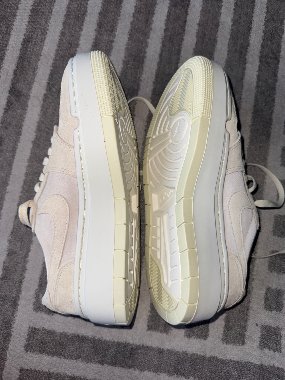 Nike women’s platform Air Jordan - Picture 3 of 5